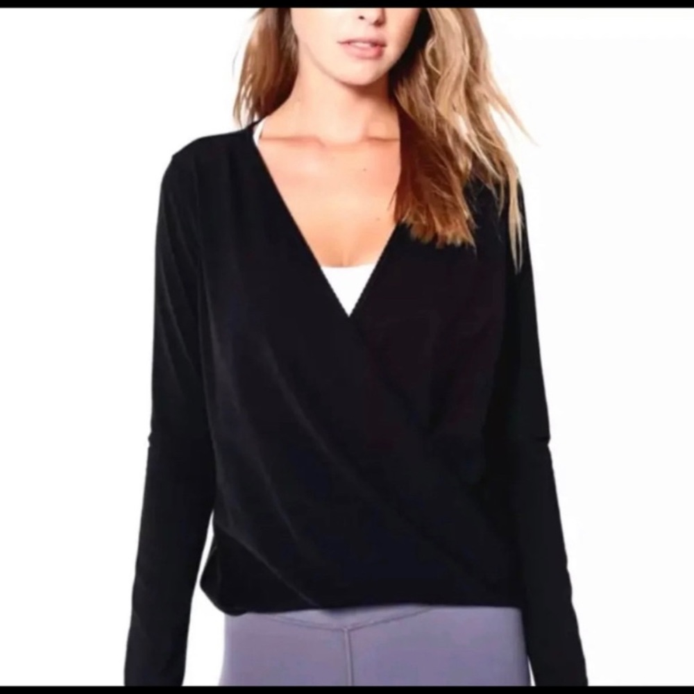 Lululemon Size 4 EUC Full Freedom Long Sleeve wrap front top in black